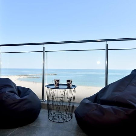 Turquoise By The Sea Apartment คอนสตันซา ภายนอก รูปภาพ