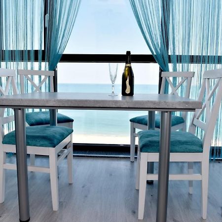 Turquoise By The Sea Apartment คอนสตันซา ภายนอก รูปภาพ