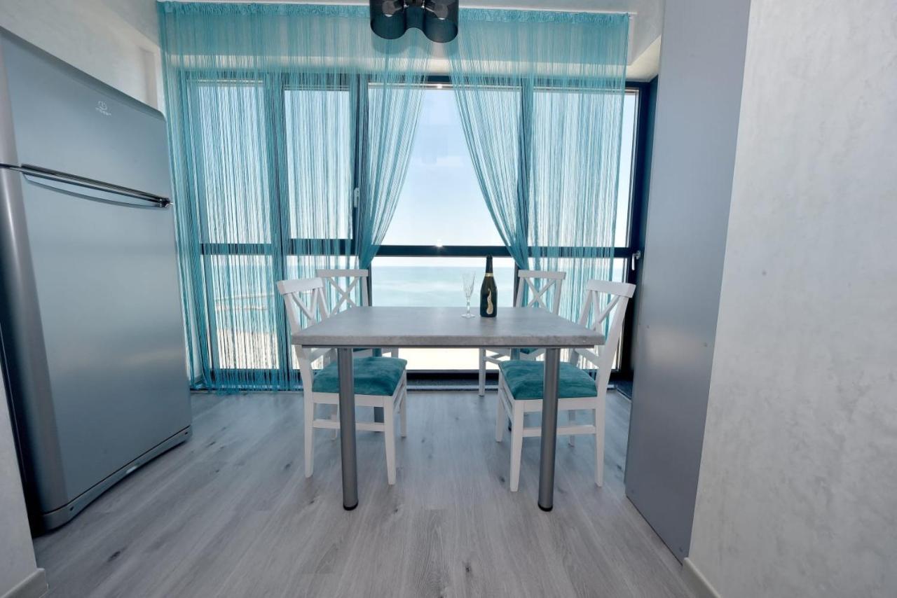 Turquoise By The Sea Apartment คอนสตันซา ภายนอก รูปภาพ