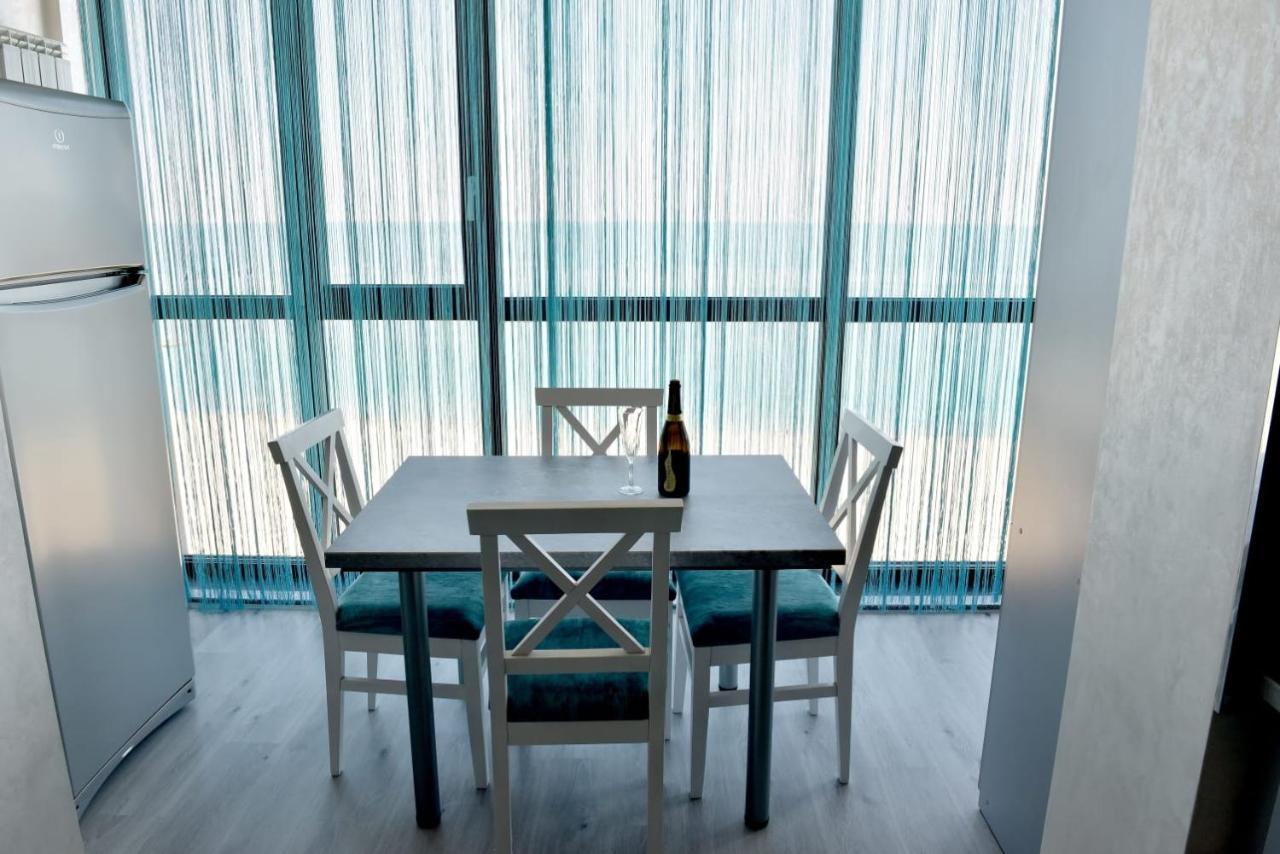 Turquoise By The Sea Apartment คอนสตันซา ภายนอก รูปภาพ